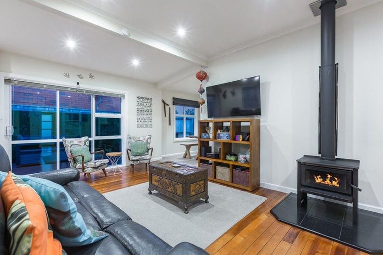 Photo of property in 13 Main Road, Titahi Bay, Porirua, 5022