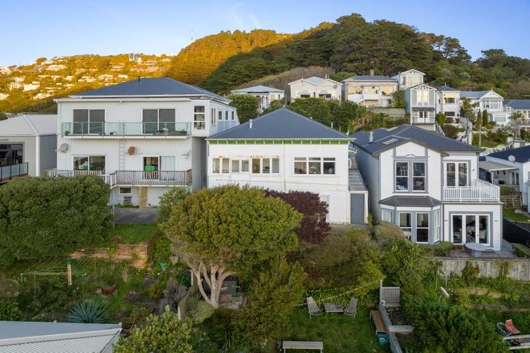 Photo of property in 8 Shannon Street, Mount Victoria, Wellington, 6011