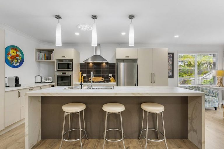 Photo of property in 15 Waldorf Crescent, Orewa, 0931