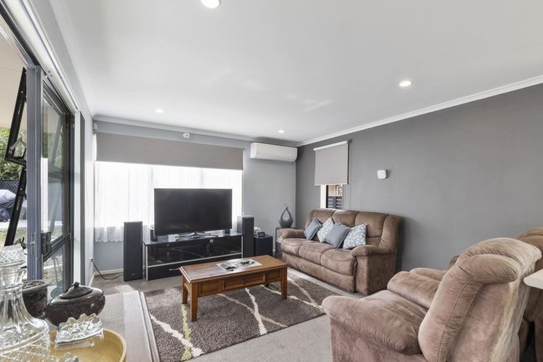 Photo of property in 2/1 Saints Court, Manurewa, Auckland, 2102