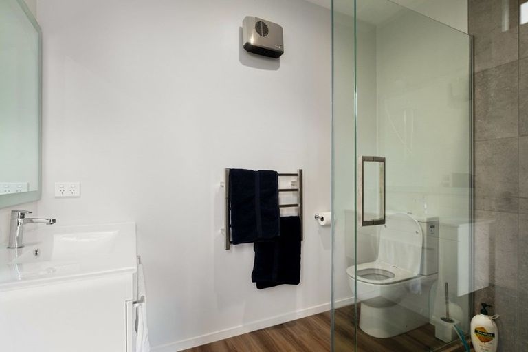 Photo of property in 16 Kinross Lane, Jacks Point, Queenstown, 9371