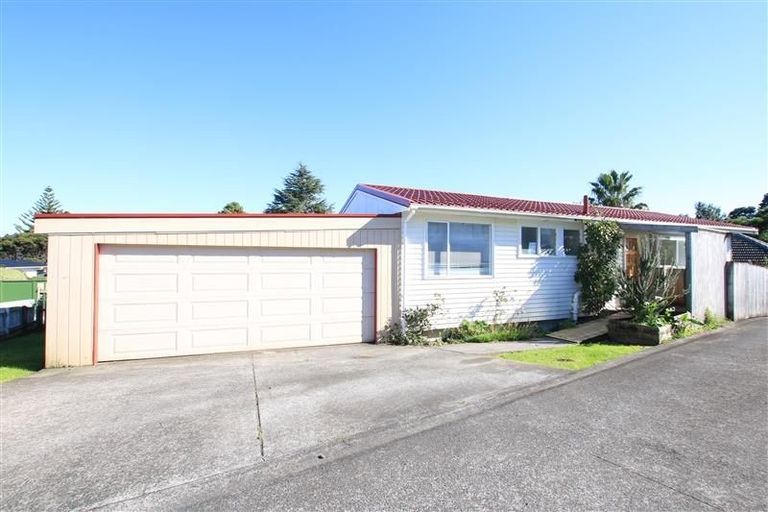 Photo of property in 37 Neal Avenue, Glenfield, Auckland, 0629