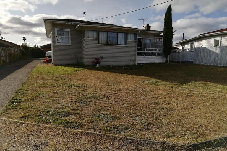 Photo of property in 34 Wattle Street, New Lynn, Auckland, 0600