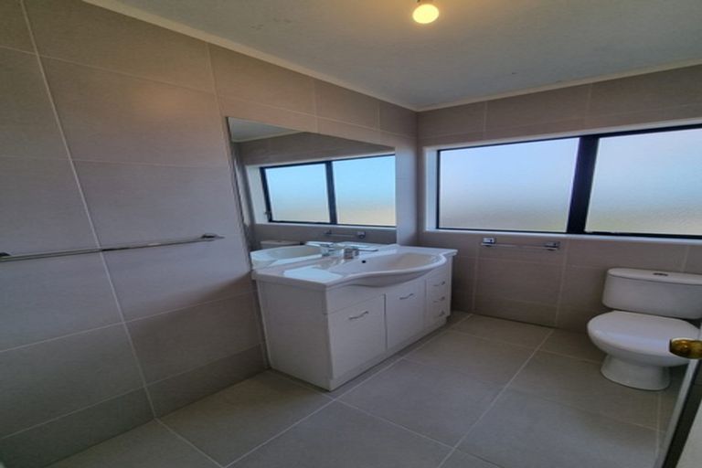 Photo of property in 6 Tern Place, Unsworth Heights, Auckland, 0632