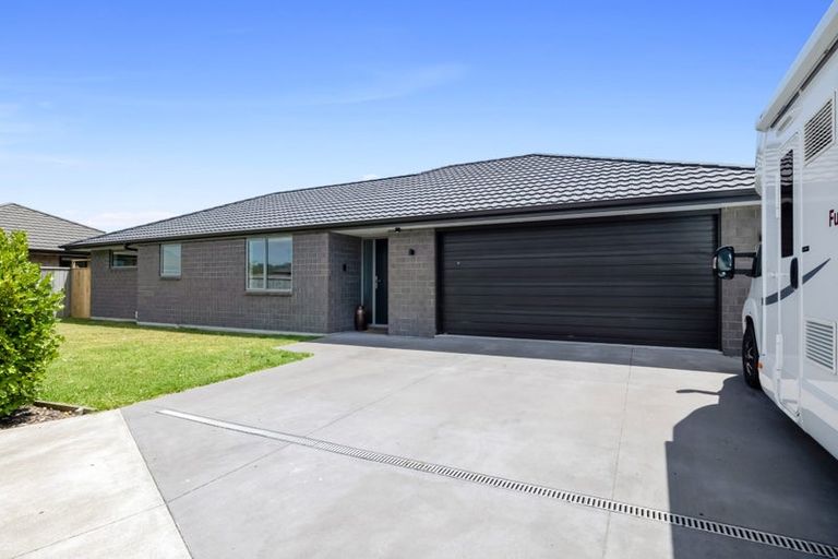 Photo of property in 18 Piharau Crescent, Hurdon, New Plymouth, 4310