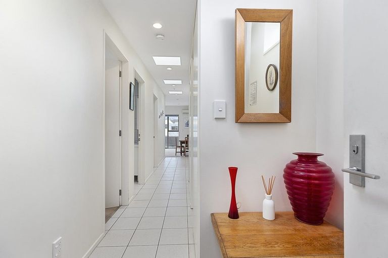 Photo of property in 17d Hania Street, Mount Victoria, Wellington, 6011