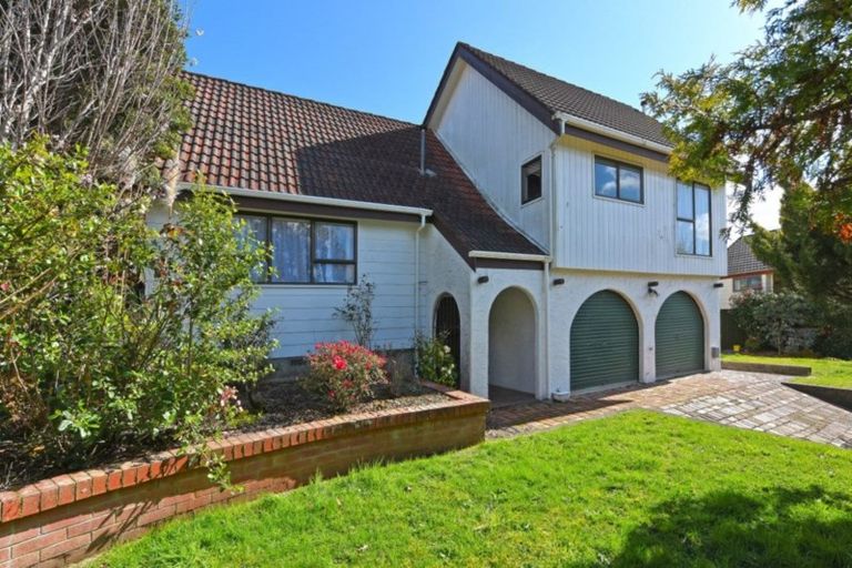 Photo of property in 6 Pioneer Grove, Silverstream, Upper Hutt, 5019