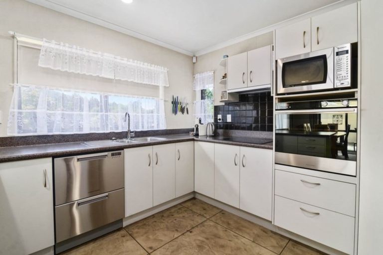 Photo of property in 19 Heaphy Place, Pukehangi, Rotorua, 3015