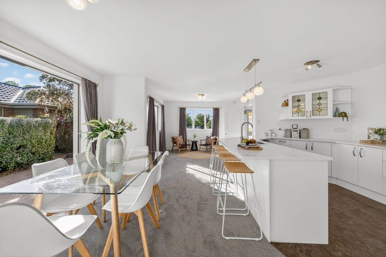 Photo of property in 31 Willowview Drive, Redwood, Christchurch, 8051