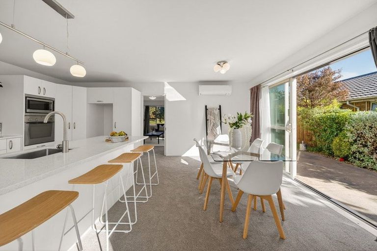 Photo of property in 31 Willowview Drive, Redwood, Christchurch, 8051