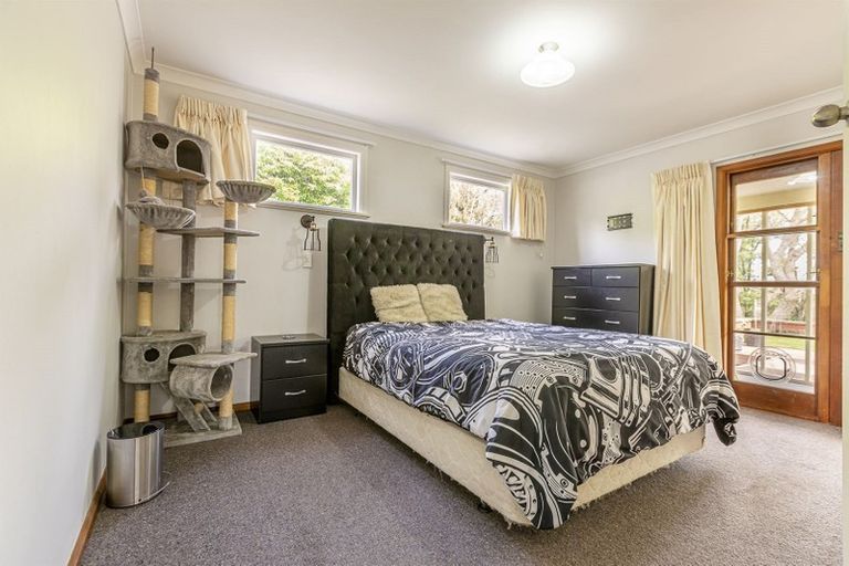 Photo of property in 162 Aokautere Drive, Fitzherbert, Palmerston North, 4410