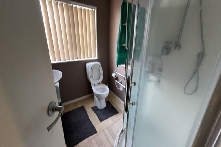 Photo of property in 57 View Road, Henderson, Auckland, 0612