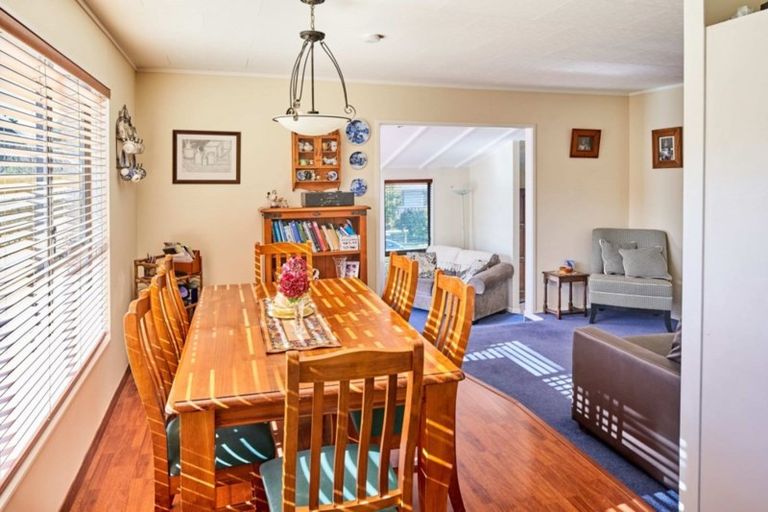 Photo of property in 75 Omapere Street, Whitby, Porirua, 5024