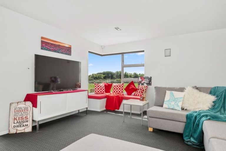 Photo of property in 115 Oriental Parade, Papamoa Beach, Papamoa, 3118