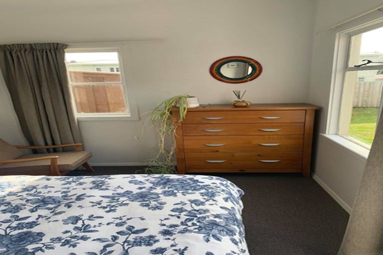 Photo of property in 28 Burgess Street, Green Island, Dunedin, 9018