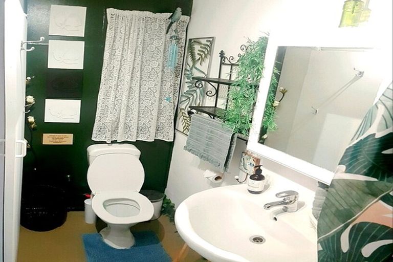 Photo of property in 2 Epping Place, Richmond Heights, Taupo, 3330