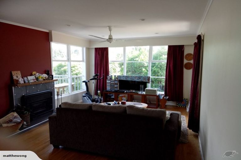 Photo of property in 2/28 Coroglen Avenue, Birkenhead, Auckland, 0626