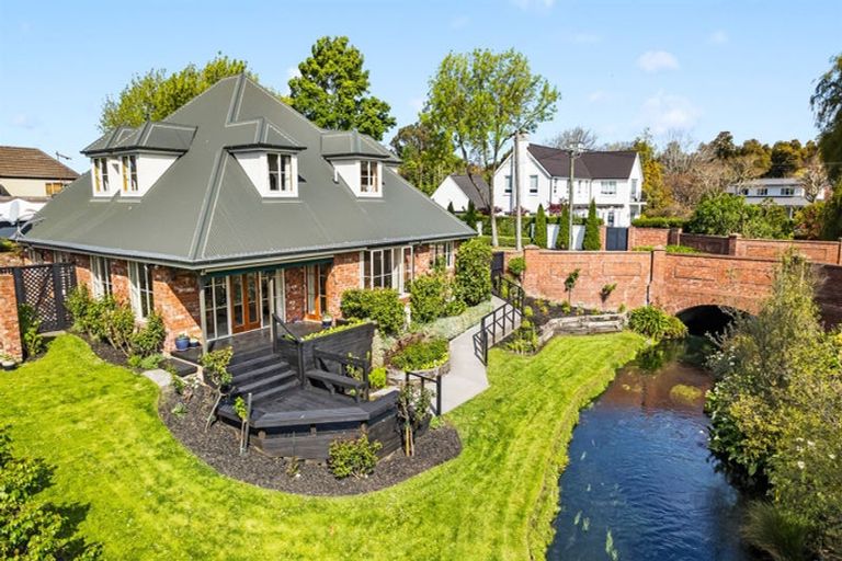 Photo of property in 85 Kahu Road, Fendalton, Christchurch, 8041