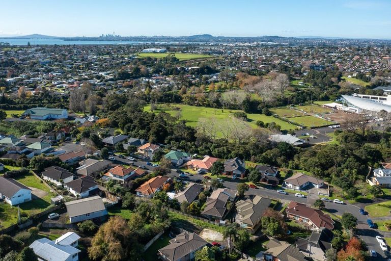 Photo of property in 16 Millstream Drive, Henderson, Auckland, 0610