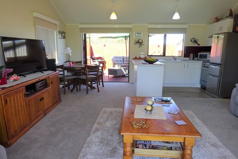 Photo of property in 11 Te Awa Street, Foxton Beach, Foxton, 4815