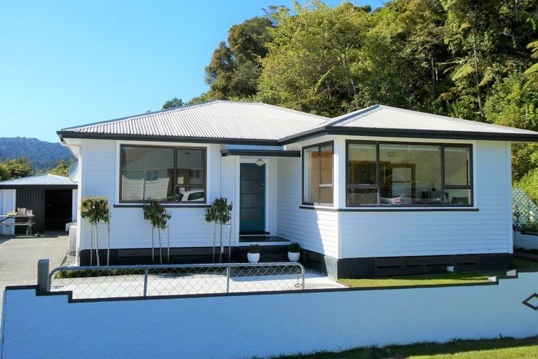 Photo of property in 3 Leith Crescent, Greymouth, 7805