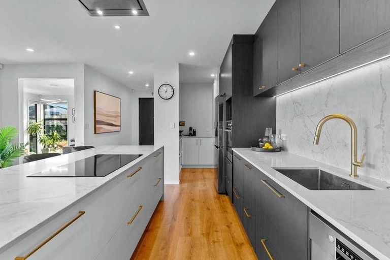 Photo of property in 82 Hayfield Way, Karaka, Papakura, 2113