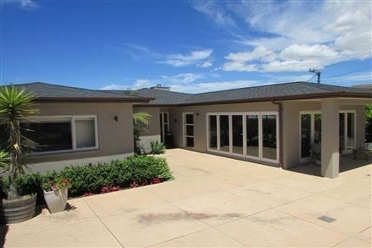 Photo of property in 52 Knights Road, Rothesay Bay, Auckland, 0630
