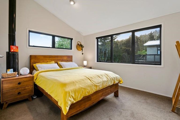 Photo of property in 136 Woodlands Park Road, Titirangi, Auckland, 0604