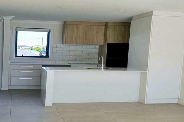 Photo of property in 8 Park Green Avenue, Rosehill, Papakura, 2113