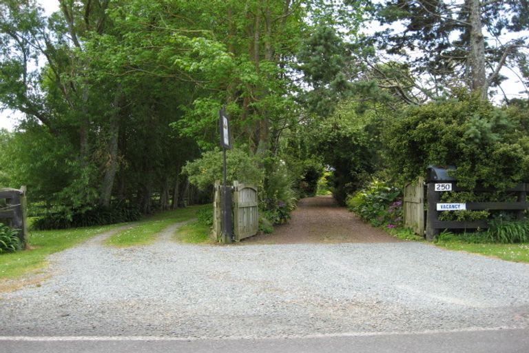 Photo of property in 250 Matua Road, Kumeu, 0891