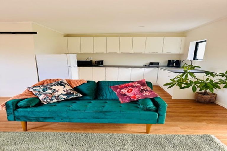 Photo of property in 60 Tiriwa Drive, Massey, Auckland, 0614