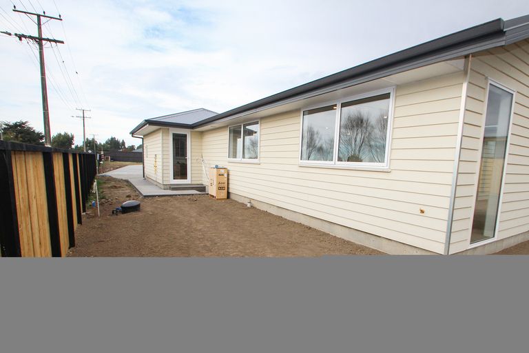 Photo of property in 90 Weston Road, St Albans, Christchurch, 8052