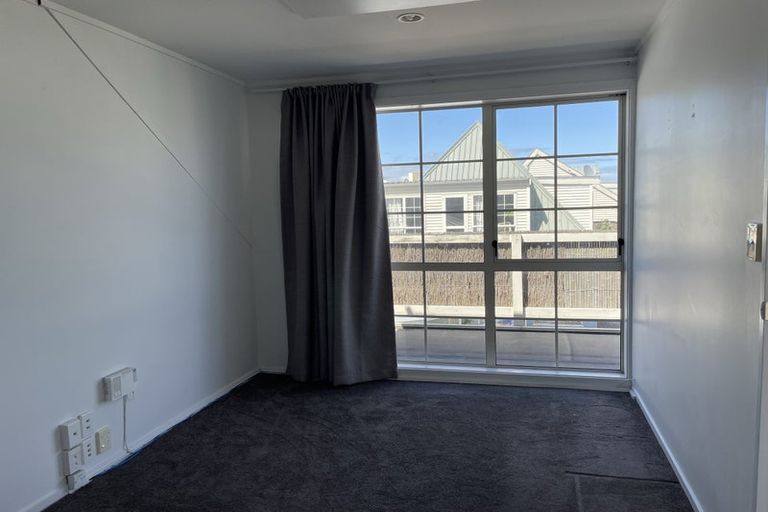 Photo of property in 3/7 Seaview Road, Northcote, Auckland, 0627