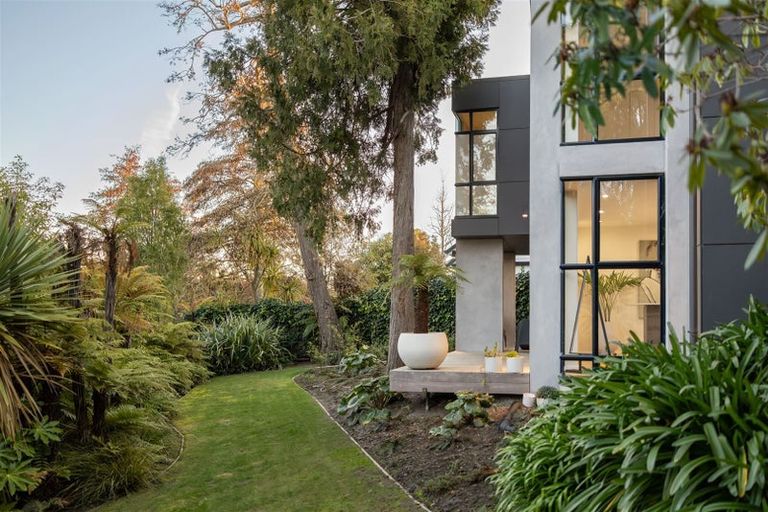 Photo of property in 100 Glandovey Road, Fendalton, Christchurch, 8052