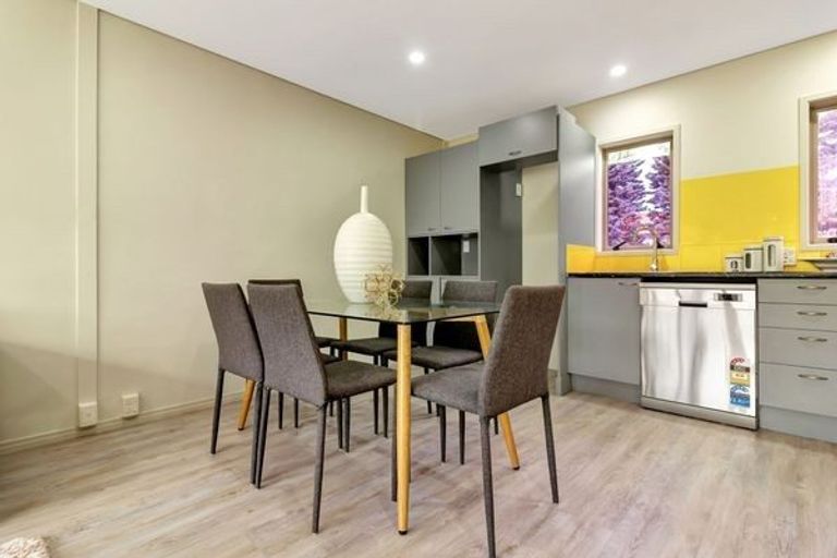 Photo of property in Emery Gardens, 1/4 Ambrico Place, New Lynn, Auckland, 0600