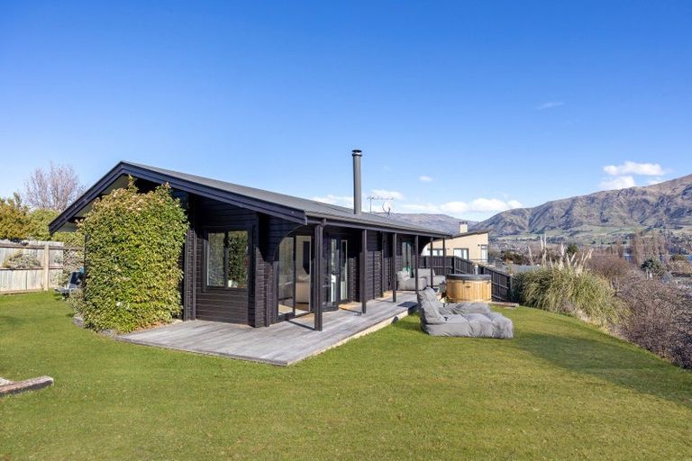Photo of property in 64 Beacon Point Road, Wanaka, 9305