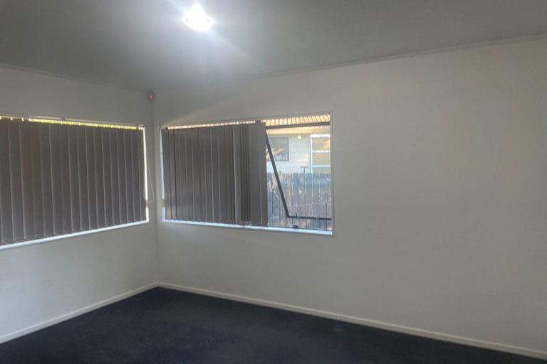 Photo of property in 2/24 Janese Place, Weymouth, Auckland, 2103