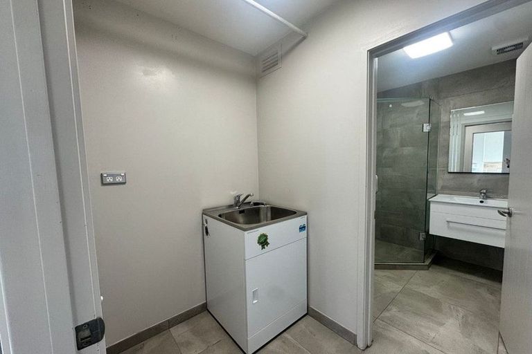Photo of property in 1 Deanna Drive, West Harbour, Auckland, 0618