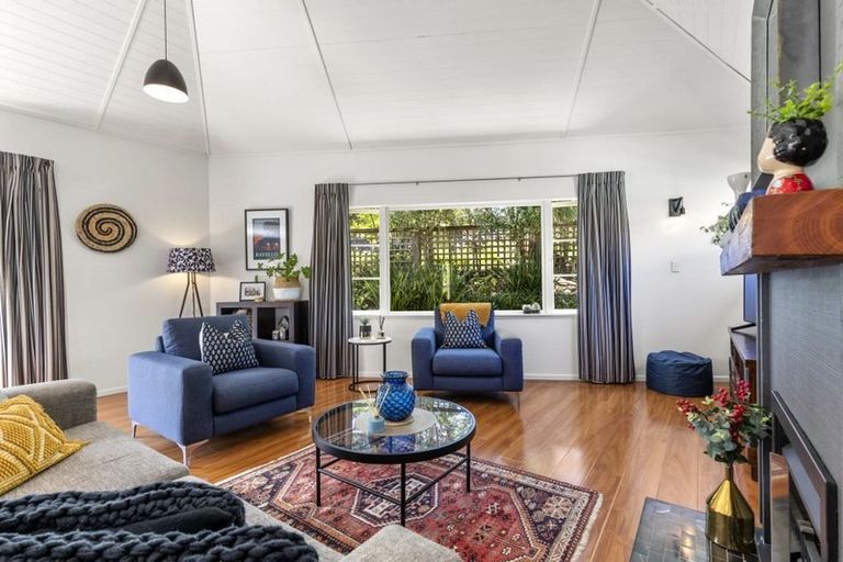 Photo of property in 49 Stanley Point Road, Stanley Point, Auckland, 0624