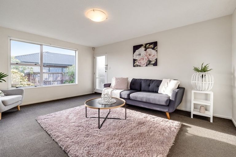 Photo of property in 1/125 Prestons Road, Redwood, Christchurch, 8051