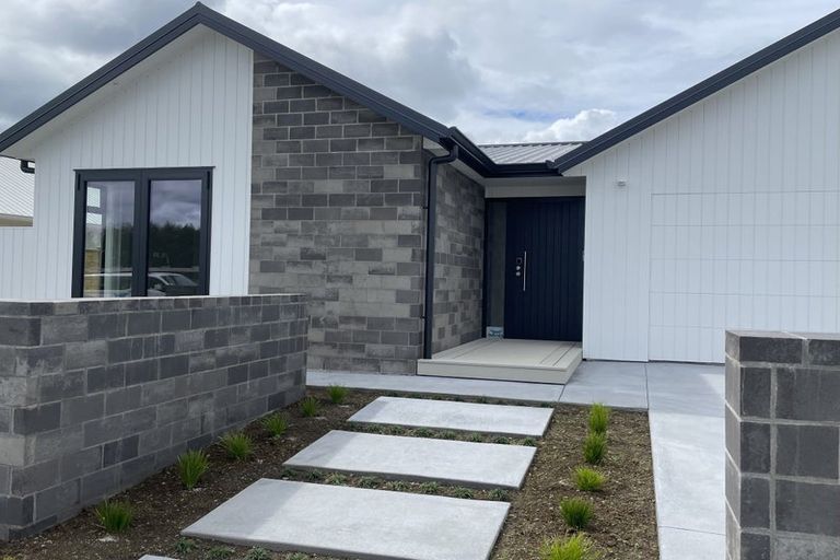 Photo of property in 92 Hugo Shaw Drive, Cambridge, 3434