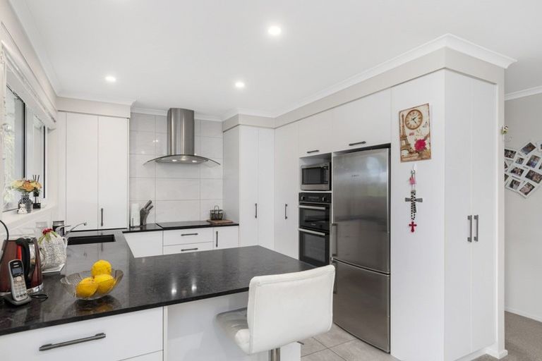 Photo of property in 18 Tranquil Grove, Omokoroa, 3114