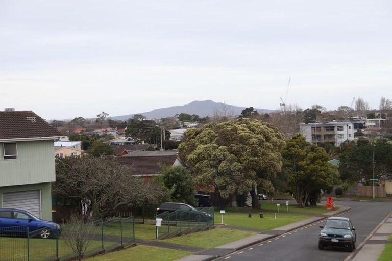 Photo of property in 38 Potter Avenue, Northcote, Auckland, 0627