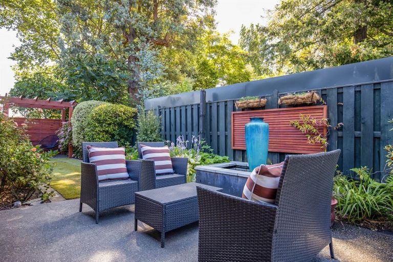 Photo of property in 8 Castle Way, Beckenham, Christchurch, 8023