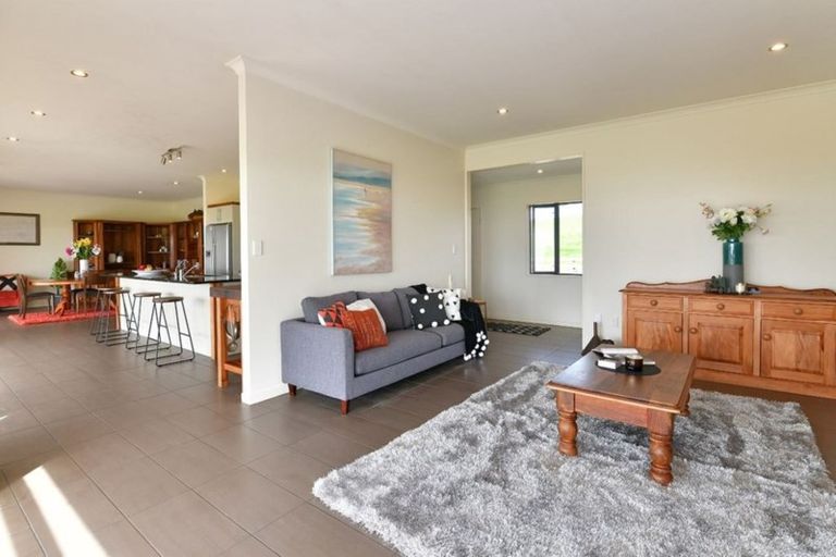 Photo of property in 1880 South Head Road, South Head, Helensville, 0874