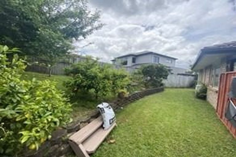 Photo of property in 15 Malin Place, Pinehill, Auckland, 0632