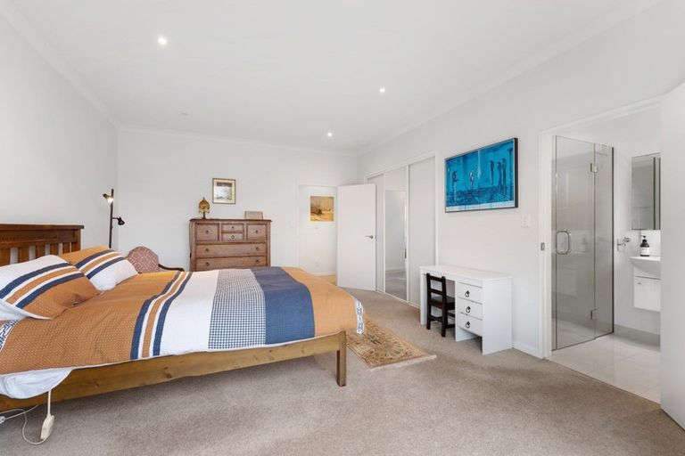 Photo of property in 12 Willowview Drive, Redwood, Christchurch, 8051