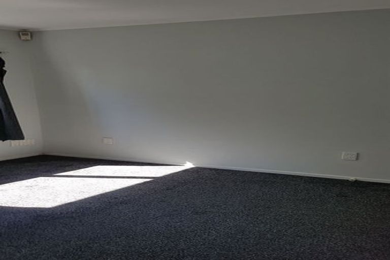 Photo of property in 15 Caspian Close, New Lynn, Auckland, 0600