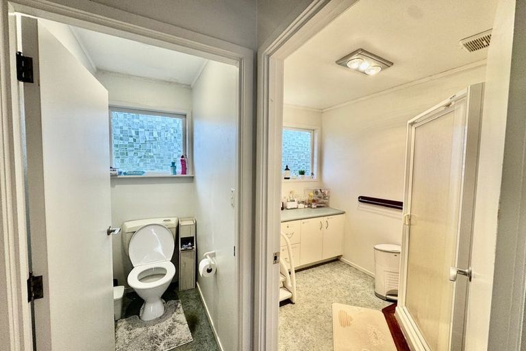 Photo of property in 61 Waimumu Road, Massey, Auckland, 0614