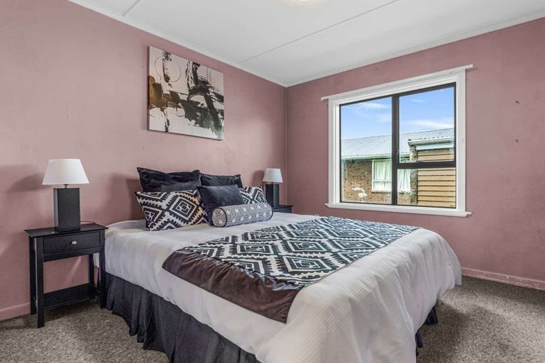 Photo of property in 98 Glendale Road, Glen Eden, Auckland, 0602